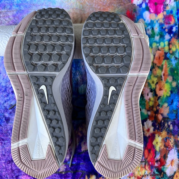 Nike Zoom Winflo 5 Size 10- Grey and Pink- Great Condition - Picture 6 of 8